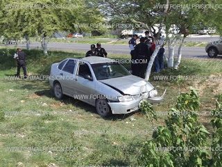 Joven mujer se sale del Periférico