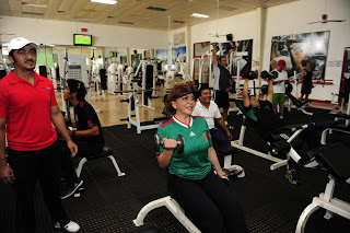 Gobernadora va al gym, no a la hiperbárica