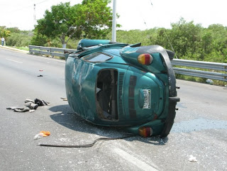 Sobreviven a volcadura en Progreso