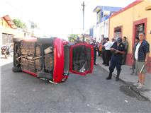 Lesionada Ivonne en volcadura en el centro de Mérida