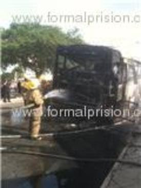 Explosión e incendio de autobús en Pacabtún