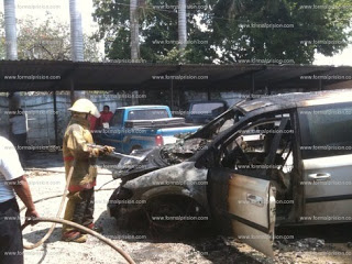 Incendio acaba con dos automóviles en un taller mecánico  del Circuito Colonias