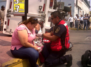 Volcadura deja varios heridos en la calle 62 por 41