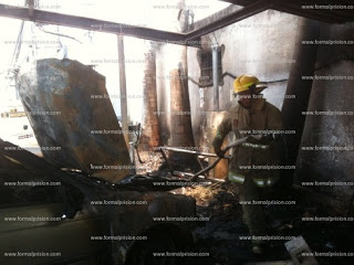 Incendio en taller mecánico destruye 5 carros en la Castilla Cámara