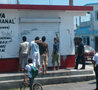 Escarmiento a jóvenes grafiteros de Progreso: los ponen a trabajar