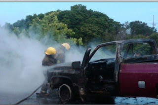 Se incendia camioneta de un ex director de Espectáculos