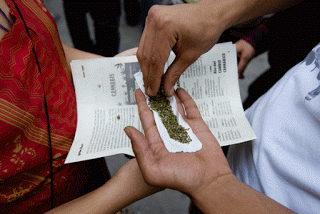 Sorprenden a tres alumnos del Cobay drogándose en pleno colegio