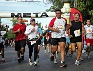 Rolando Zapata participa en la carrera del pavo