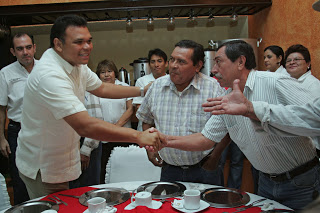 Rolando Zapata se reune con campesinos priístas