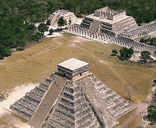 Turista local cae de cabeza de una pirámide en Chichén