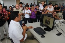 Ofrece Rolando Zapata mayor contacto con la gente a través de internet