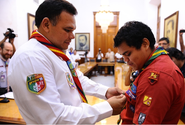 Toma posesión el scout Armando Mis Montero como Gobernador por un día.