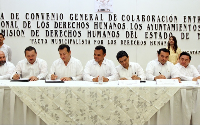 Ayuntamientos y las Comisiones Nacional y estatal de Derechos Humanos
firman acuerdo