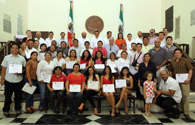 Clausuran curso para periodistas yucatecos