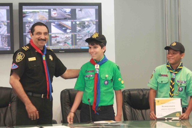 Saidén entrega el mando de la SSP a joven scout de secundaria