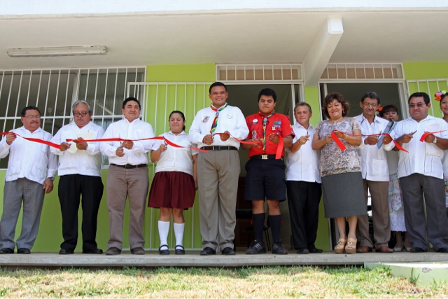 Inauguran obras educativas en el Poniente y el Norte de Mérida