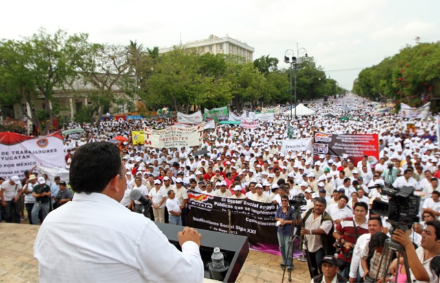 El Gobernador encabeza el desfile conmemorativo al Día del Trabajo.