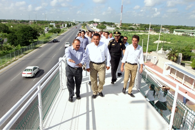 Entra en funcionamiento nuevo puente peatonal en el Anillo Periférico