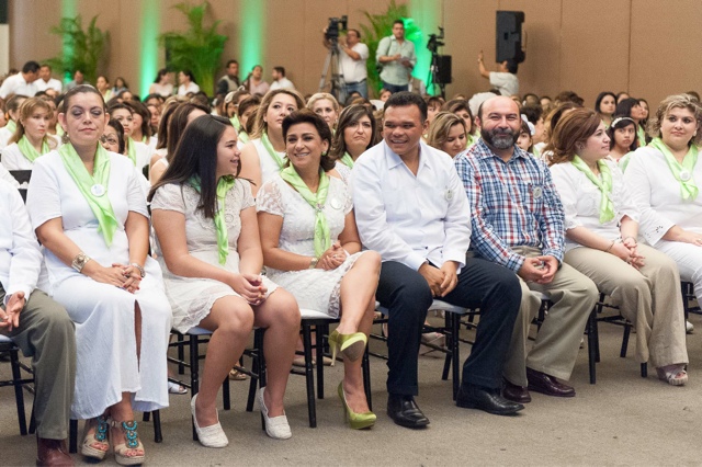 Rinde protesta el voluntariado del Patronato del DIF Yucatán