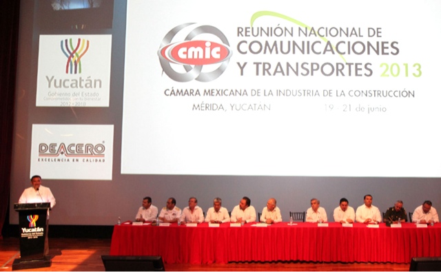 El Gobernador participa en la Reunión Nacional de Comunicaciones y
Transportes