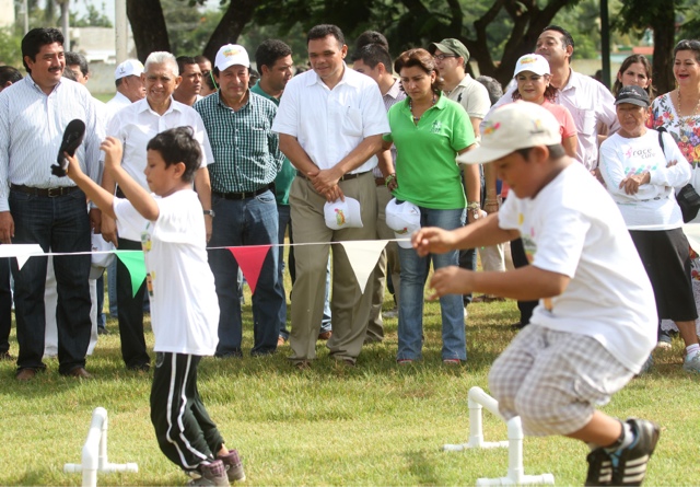 Más de mil niños y niñas participan en Miniolimpiada de Bienestar en
Vacaciones