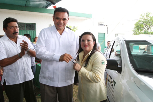 Entregan nuevo parque vehicular y herramientas a la JAPAY