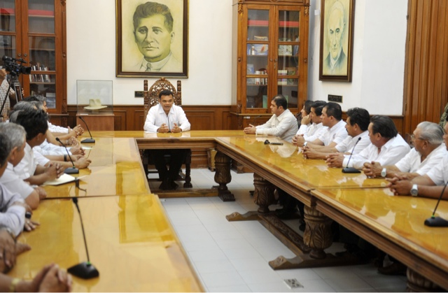 Socios del FUTV se reúnen con el Gobernador.