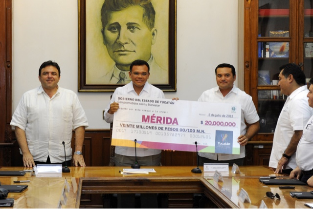 Firman Gobierno del Estado y Ayuntamiento de Mérida convenio por 50 mdp
para obras viales