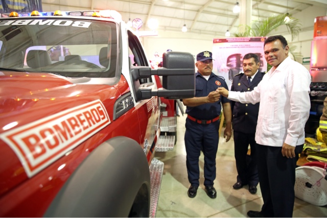 Rolando Zapata Bello encabezó los festejos del Día Internacional del
Bombero.