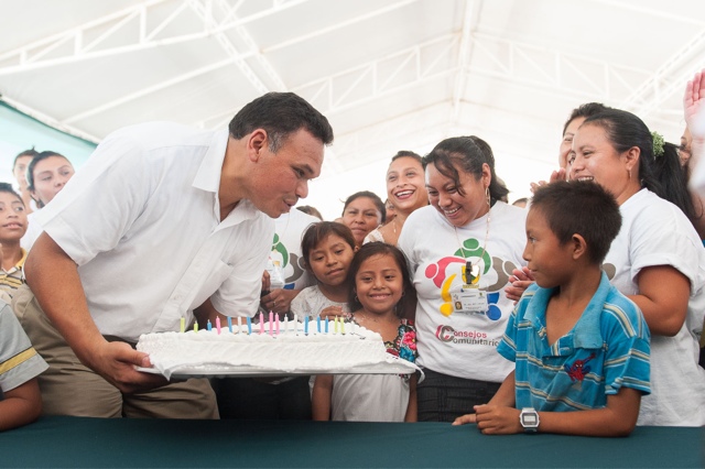 El Gobernador inauguró un nuevo Centro de Salud en Chikindzonot.