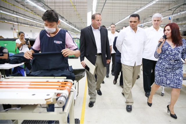 La empresa Fruit of the Loom amplía su fábrica en Yucatán.