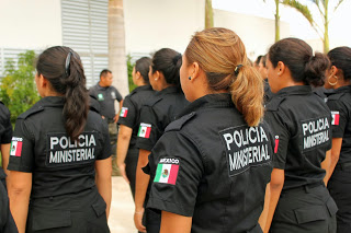 Psicólogas y abogadas yucatecas abandonan la profesión y se convierten
en policías