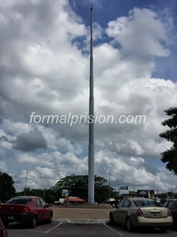 Olvidan izar la bandera monumental en Mérida durante el "Mes de laPatria"