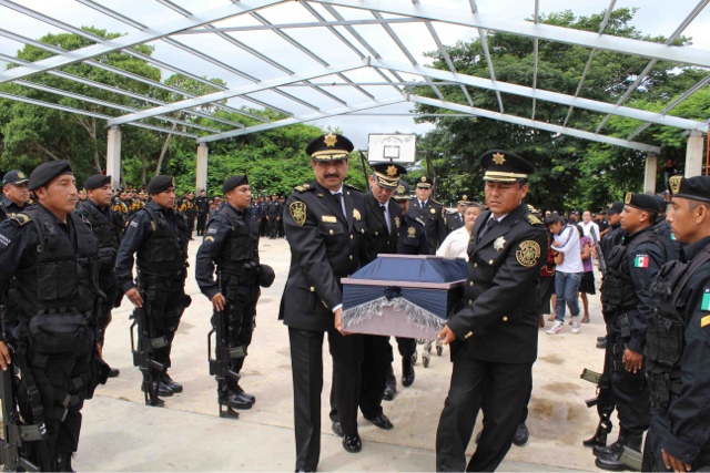 Con honores sepultan a policía asesinado durante un asalto