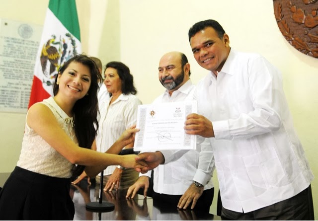 Entregan reconocimientos a participantes del Primer Taller Legislativo
Universitario.