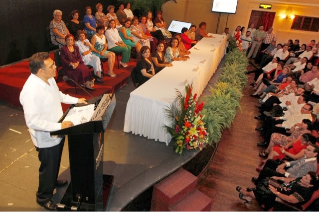 Encabeza el Gobernador ceremonia del 60 aniversario del sufragio
femenino en México