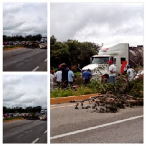 Maestros bloquean carretera Mérida-Campeche