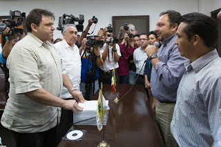 Entregan propuesta de presupuesto 2014 al Congreso del Estado