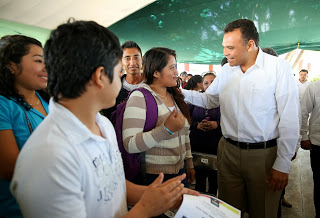 Se incrementa en 30 por ciento el número de becas para estudiantes