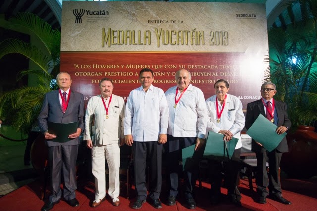 Entregan la Medalla Yucatán 2013 a cinco distinguidos recipiendarios.