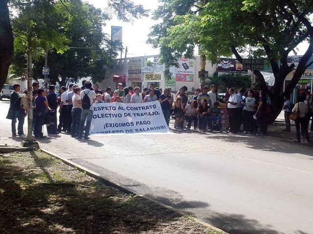 Maestros de la UADY toman las calles y suspenden clases