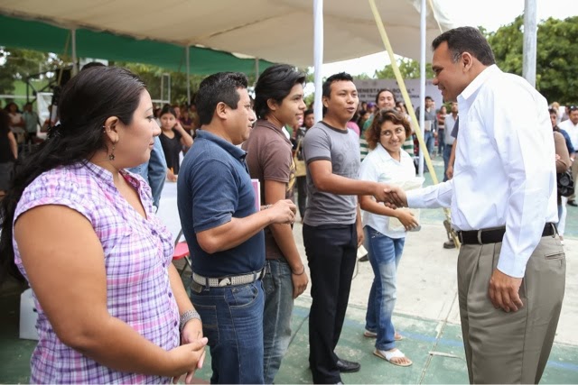 Habitantes de 13 polígonos de Mérida en el esquema “Bolsa de trabajo en
tu colonia”