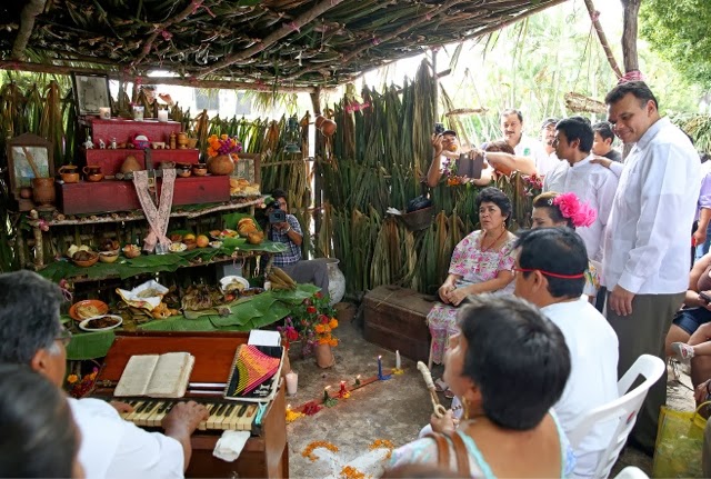 95 altares del Hanal Pixán en la Plaza Grande