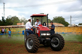 Destinan cerca de 100 mdp a obras carreteras y apoyos para productores agrícolas