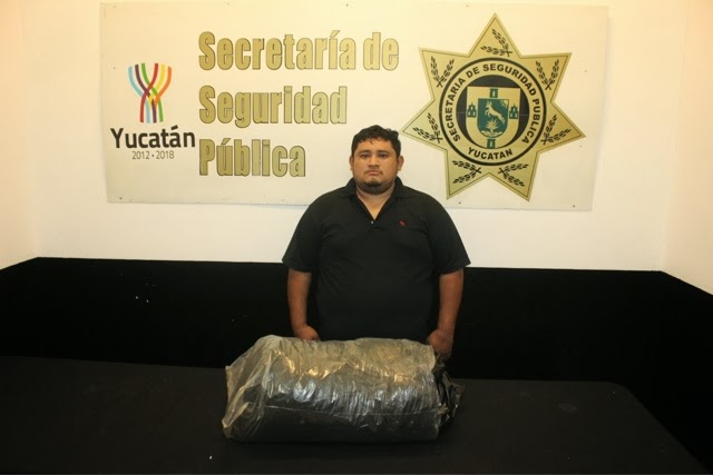 Choca, huye y le encuentran siete kilos de mariguana