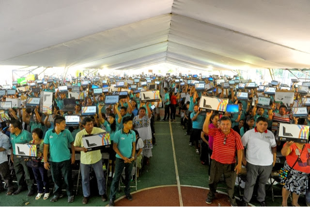 Más de 11 mil estudiantes de bachillerato ya cuentan con computadoras
portátiles