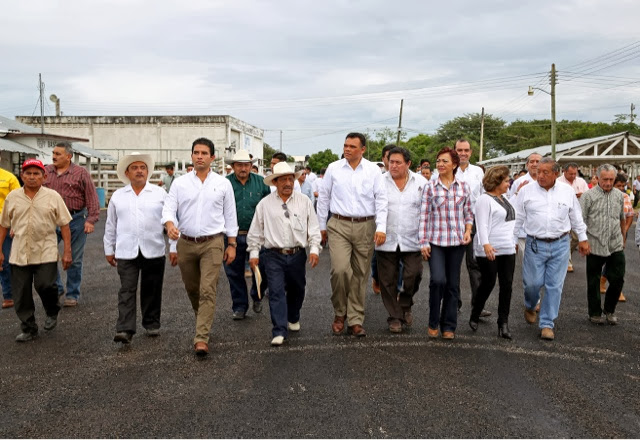 Entregan apoyos a productores lecheros de 10 municipios del Sur y
Oriente del estado