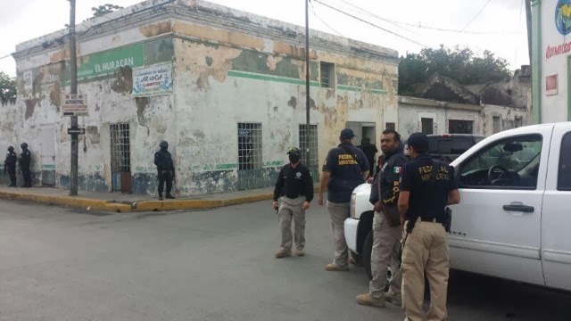 Cae un narcomenudista durante cateo a céntrica casona