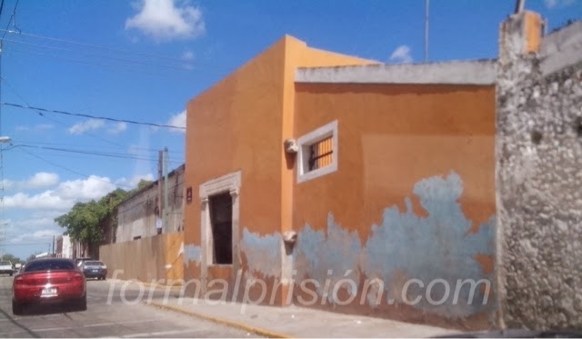 Aparecen pintas contra la Policía de Mérida en su propio edificio