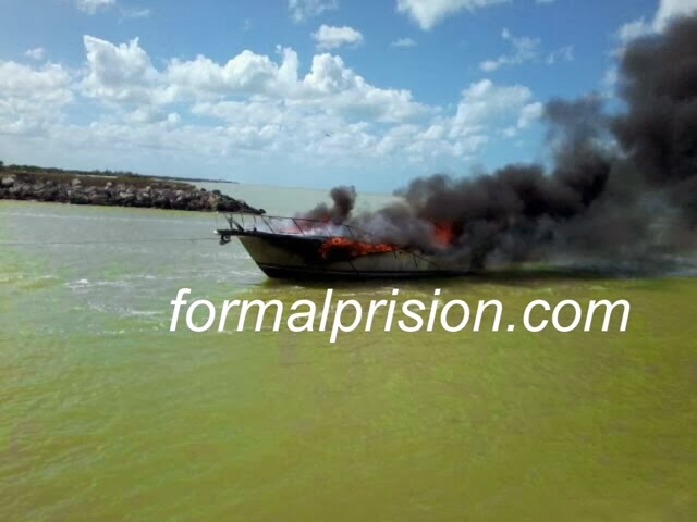 Se incendia un yate en la costa yucateca